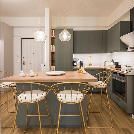 Chic And Comfort Home In Central Athena Bagian luar foto