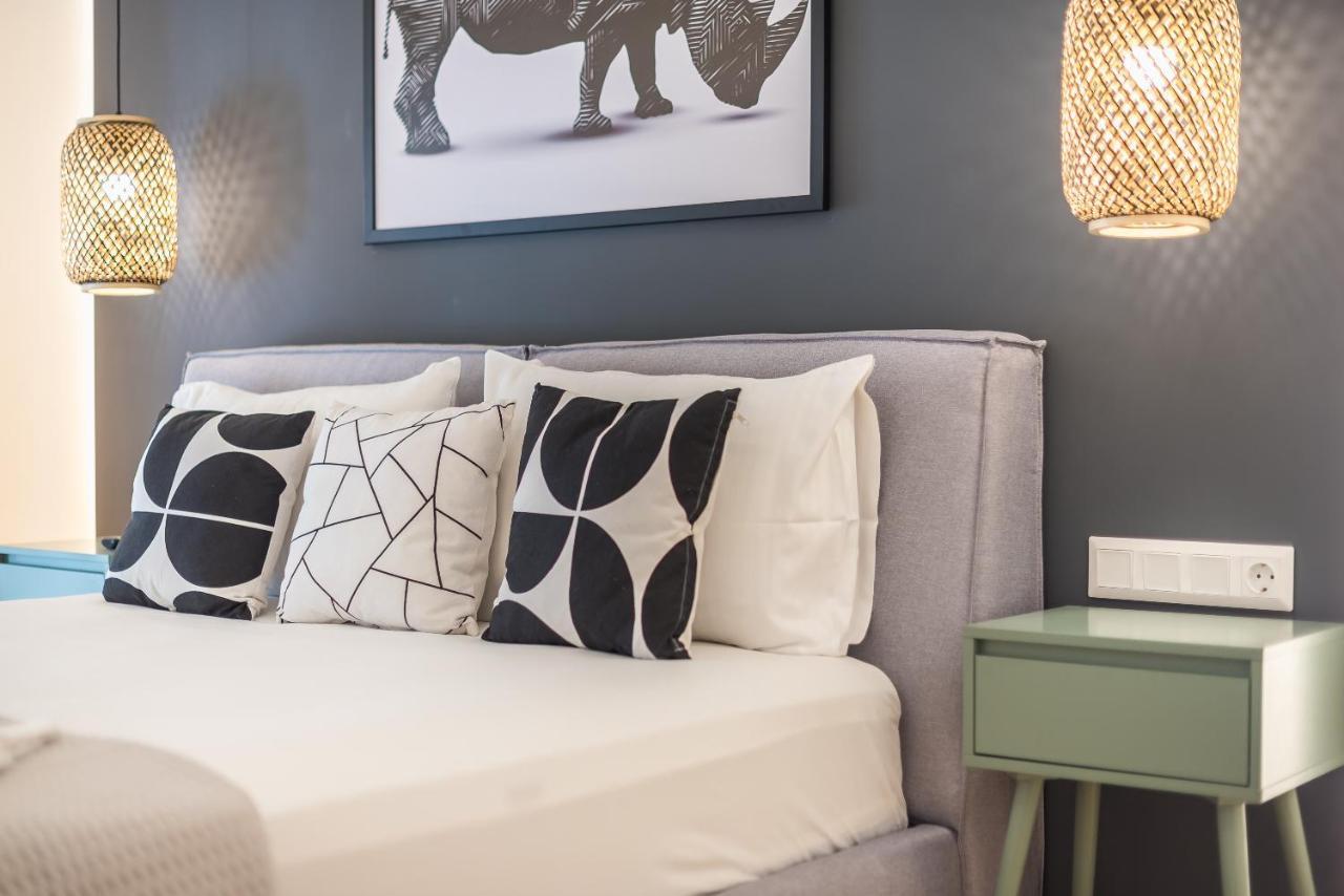 Chic And Comfort Home In Central Athena Bagian luar foto