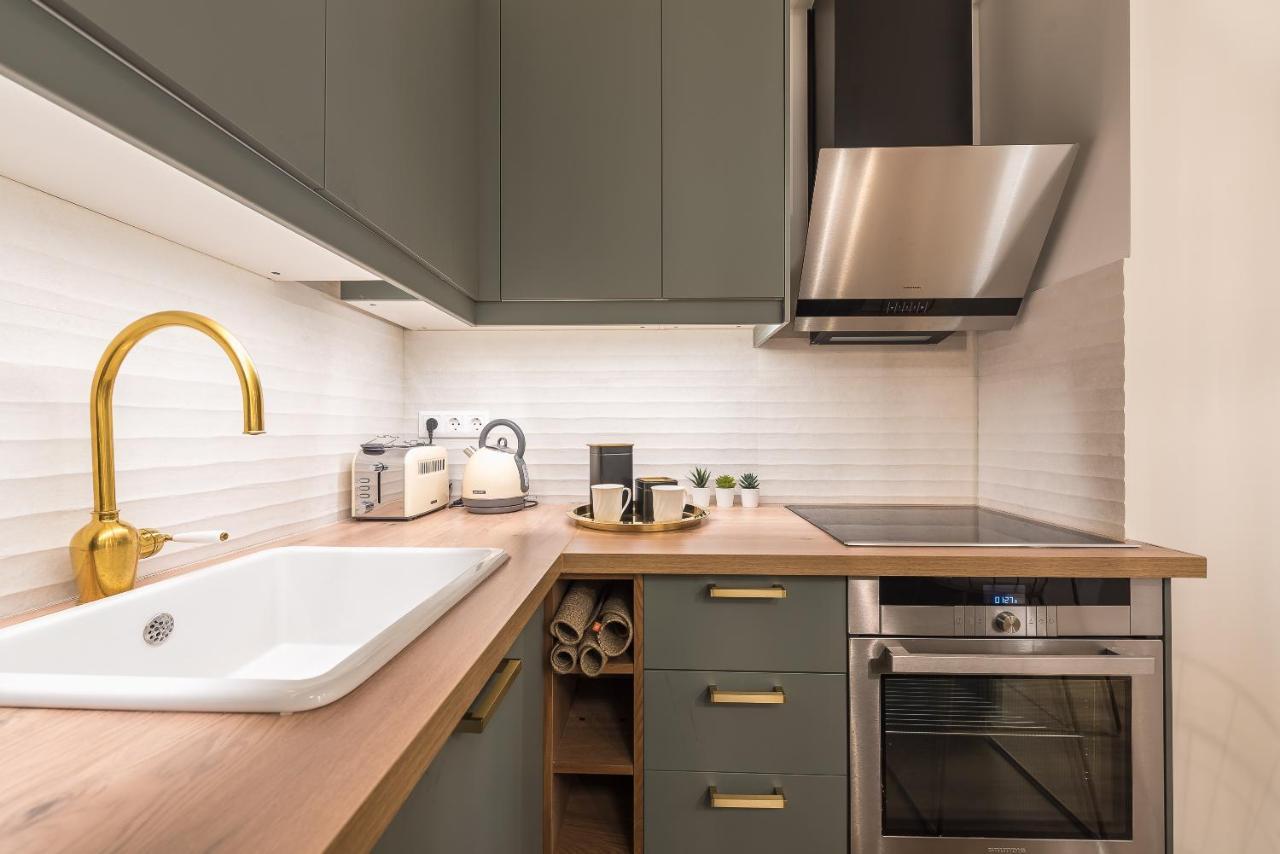 Chic And Comfort Home In Central Athena Bagian luar foto