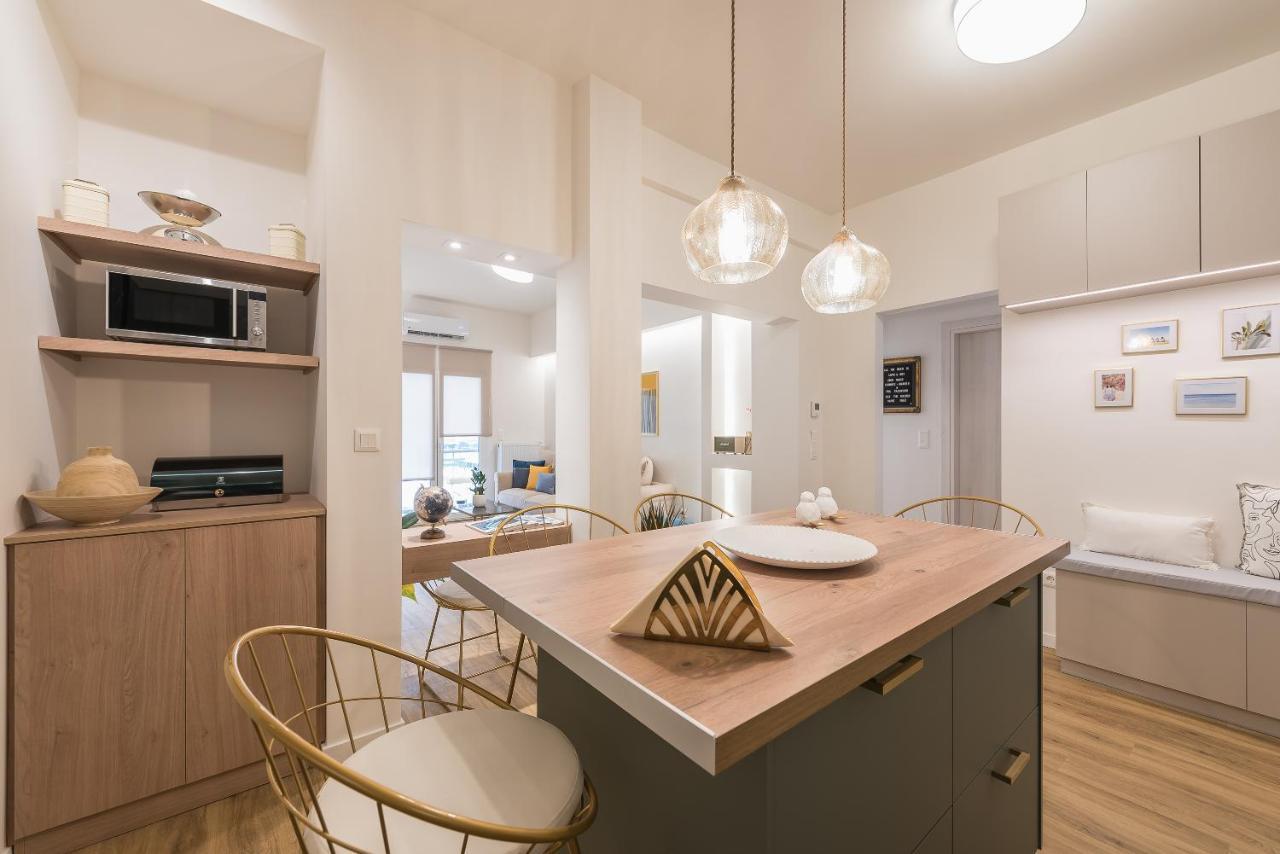 Chic And Comfort Home In Central Athena Bagian luar foto