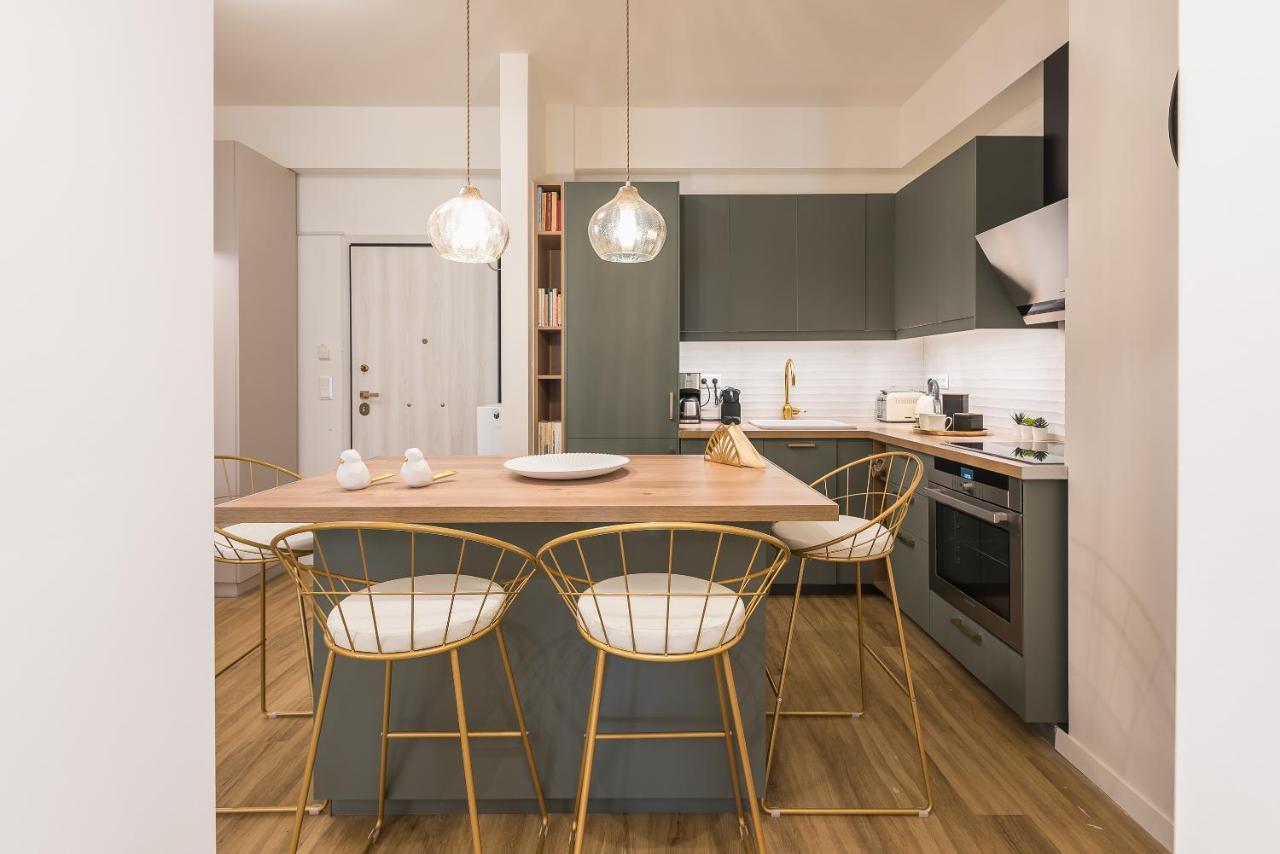Chic And Comfort Home In Central Athena Bagian luar foto