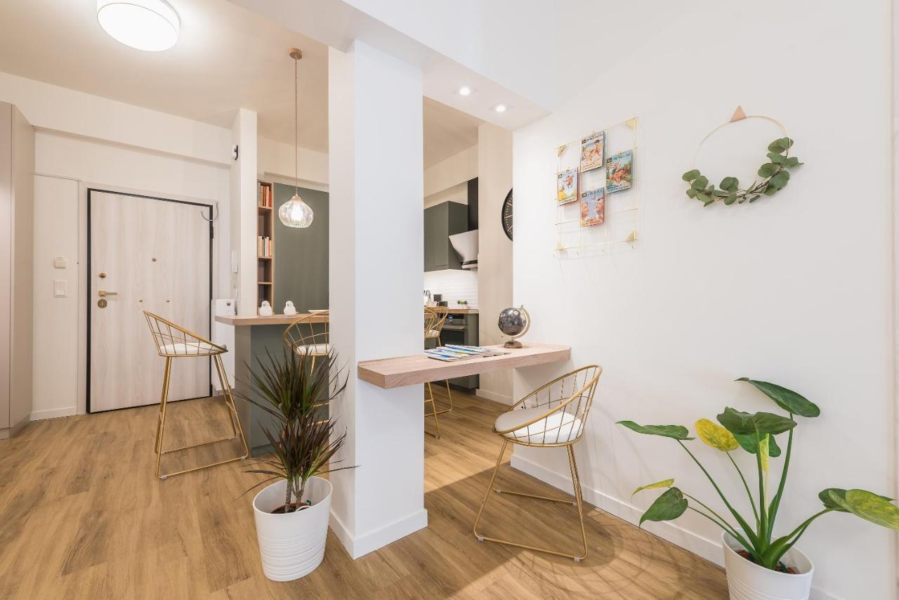 Chic And Comfort Home In Central Athena Bagian luar foto