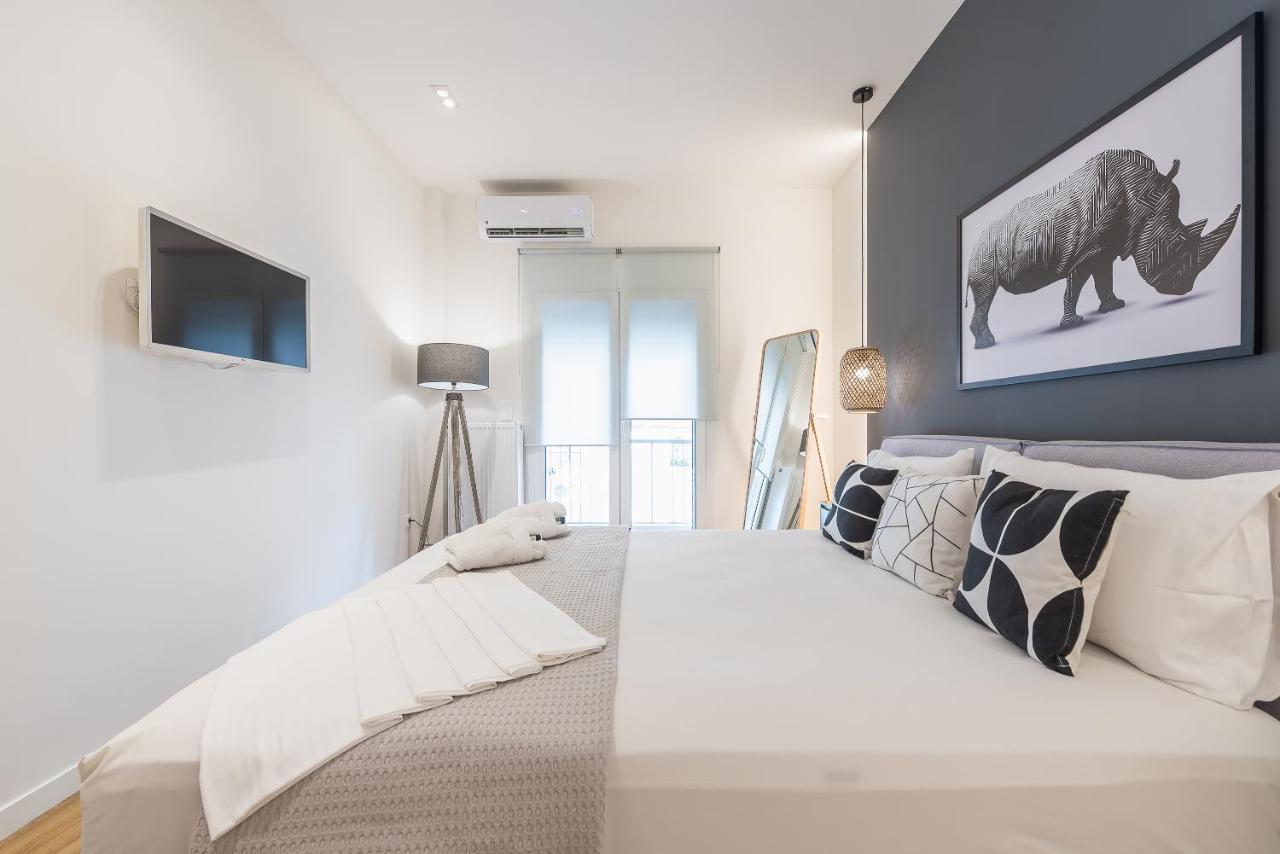 Chic And Comfort Home In Central Athena Bagian luar foto