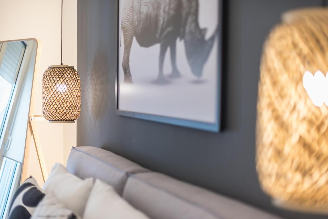 Chic And Comfort Home In Central Athena Bagian luar foto